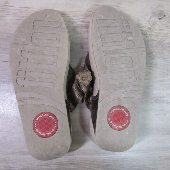 fitflop Women's Fiorella Floral Thong Flip Flop Sandal - Bronze - Picture 6 of 8